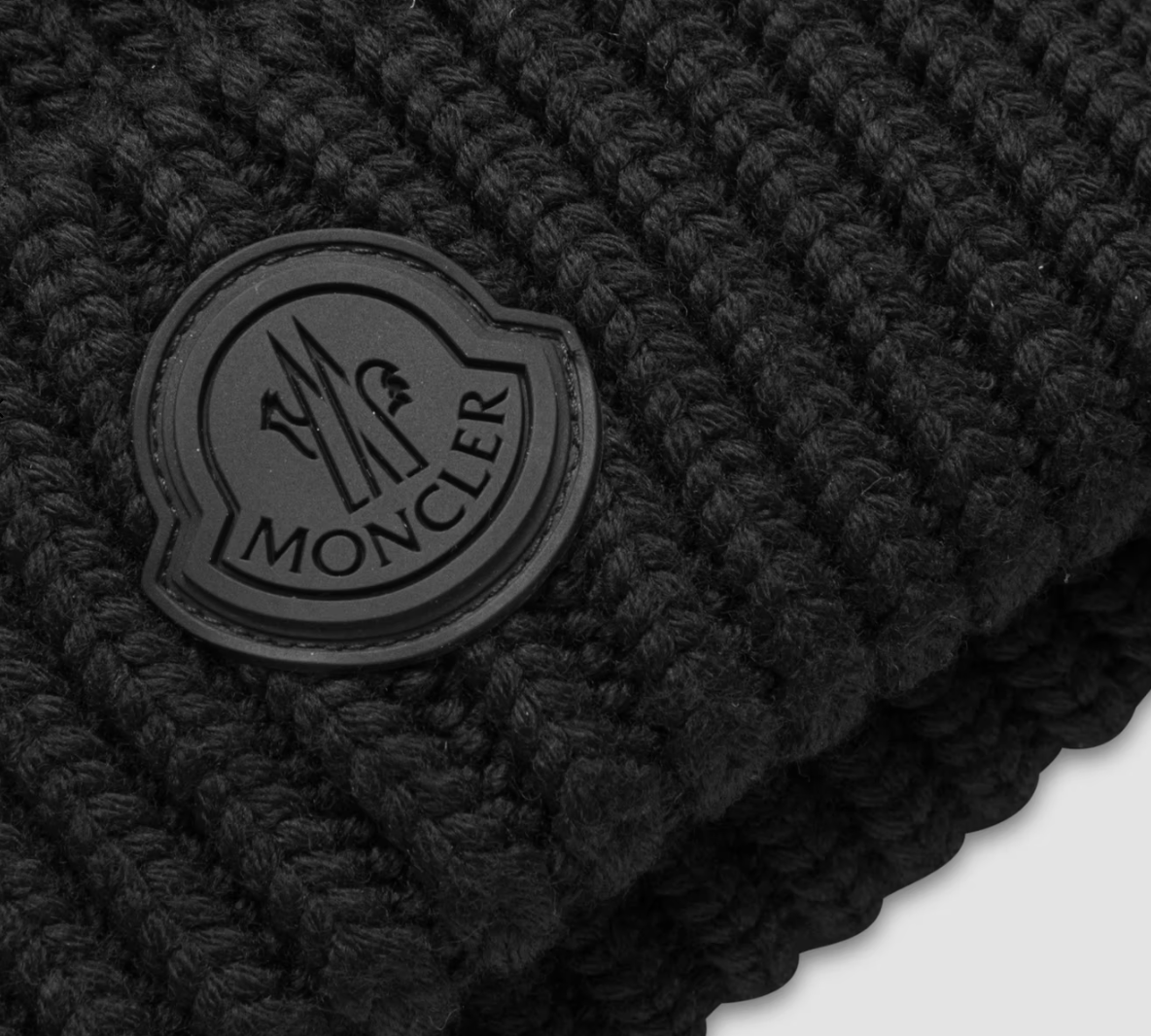 Knit hat with Logo